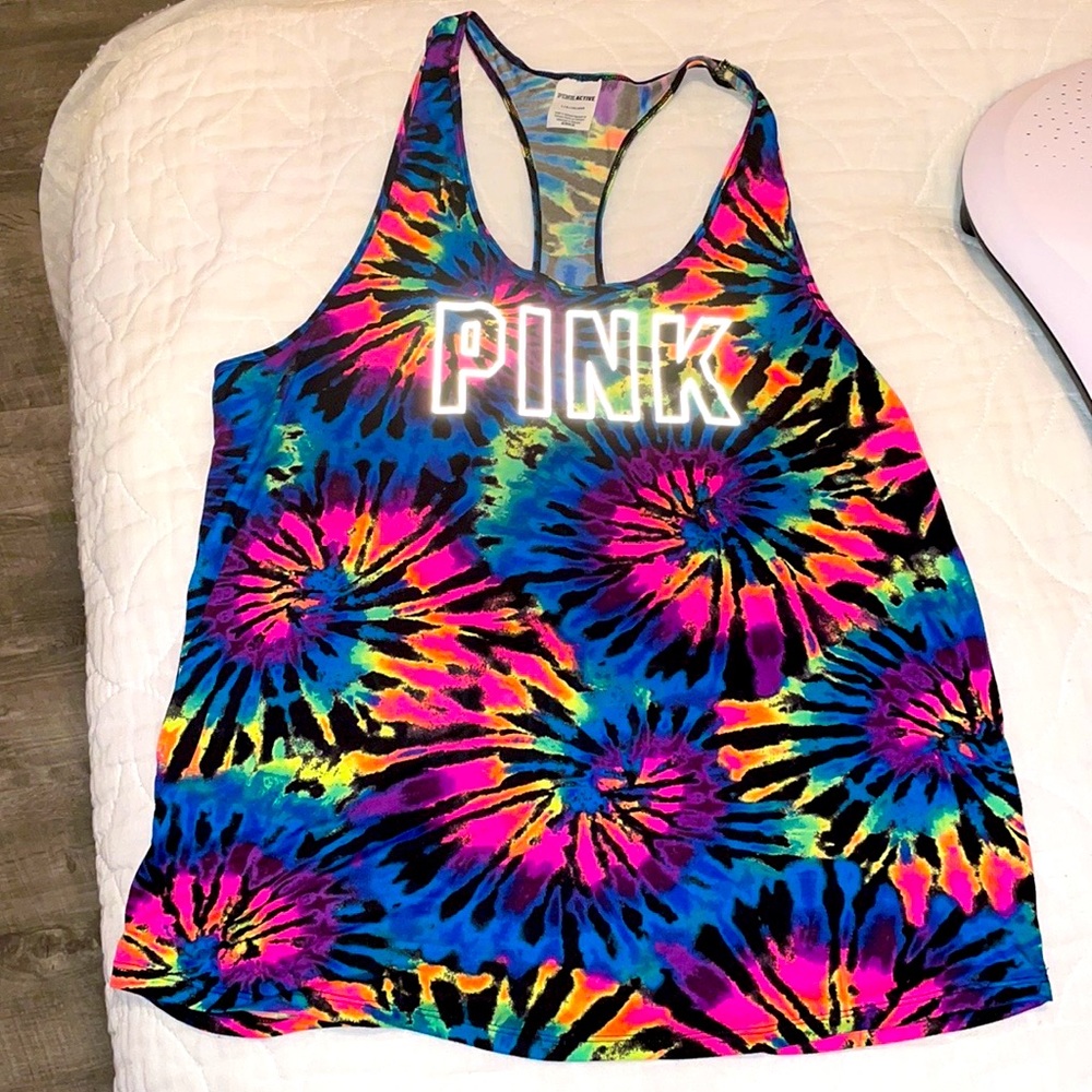 Tie dye VS Pink tank top